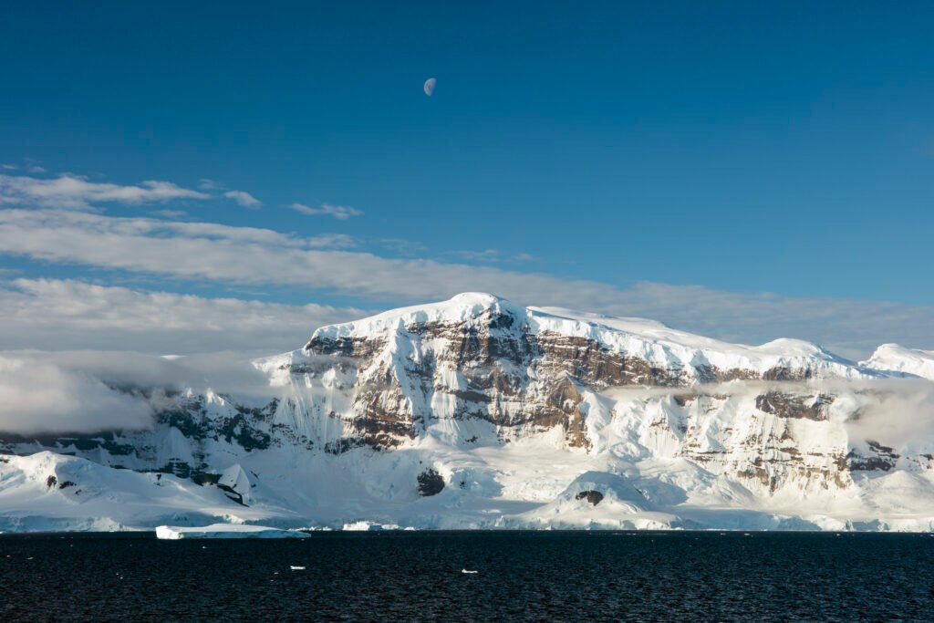Antarctic Peninsula Expedition 10 Nights 11 Days