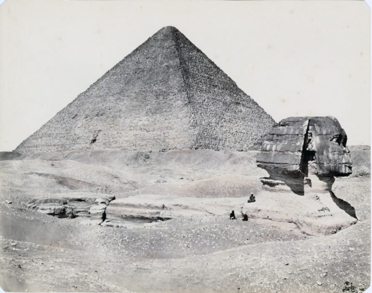 Giza Pyramids and Sphinx Guided Day Experience